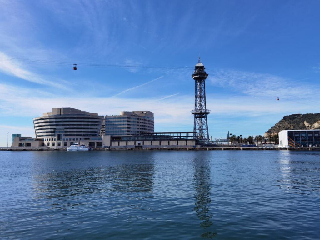 Die Hafenseilbahn Barcelona verbindet den Hafen mit dem Montjuic